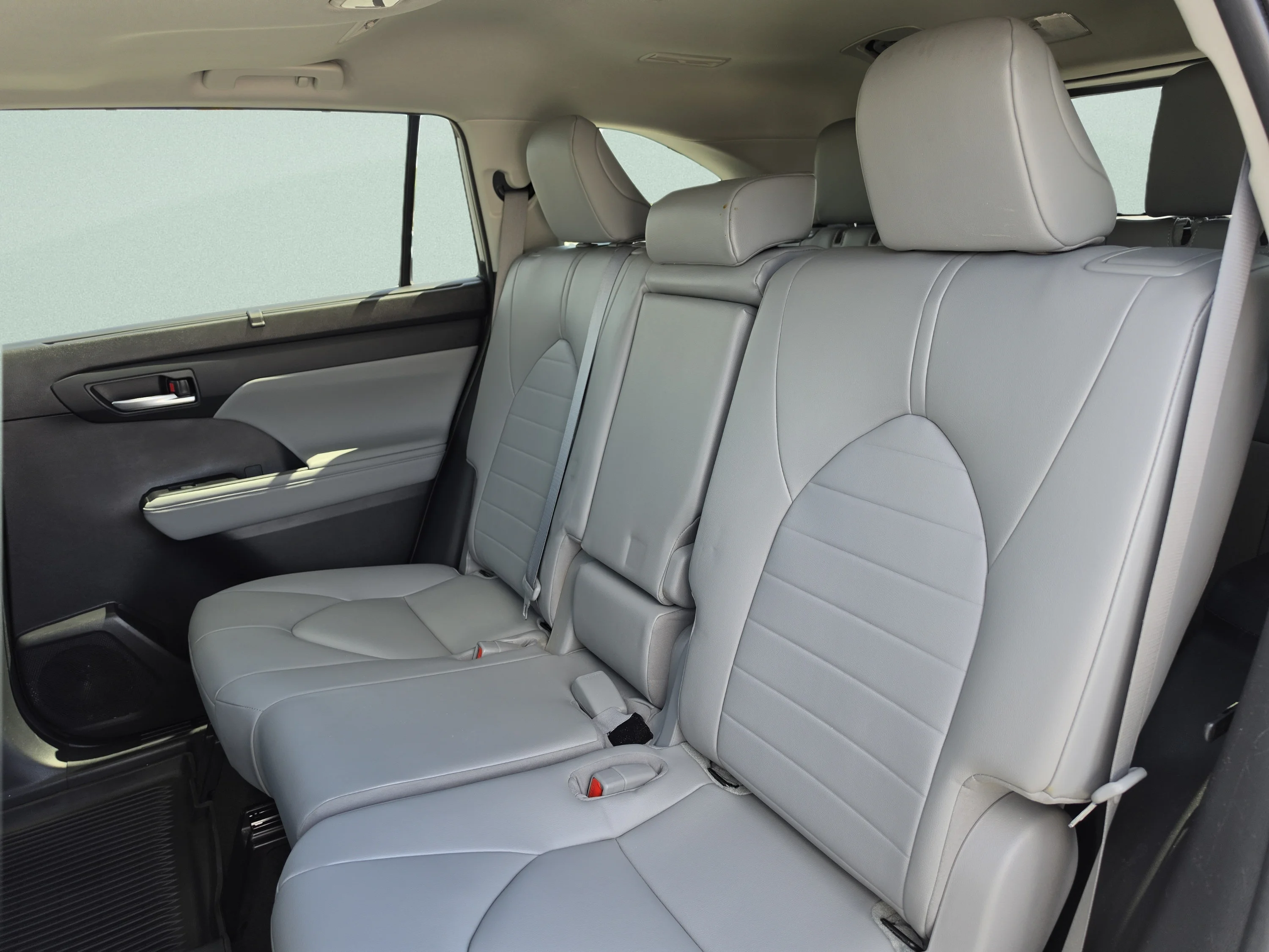 Used 2023 Celestial Silver Metallic Toyota Hybrid XLE image 24