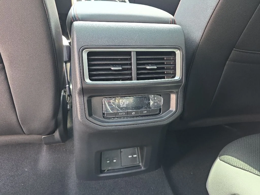 New 2026 Avocado Green Pearl Volkswagen 2.0T Peak Edition image 31
