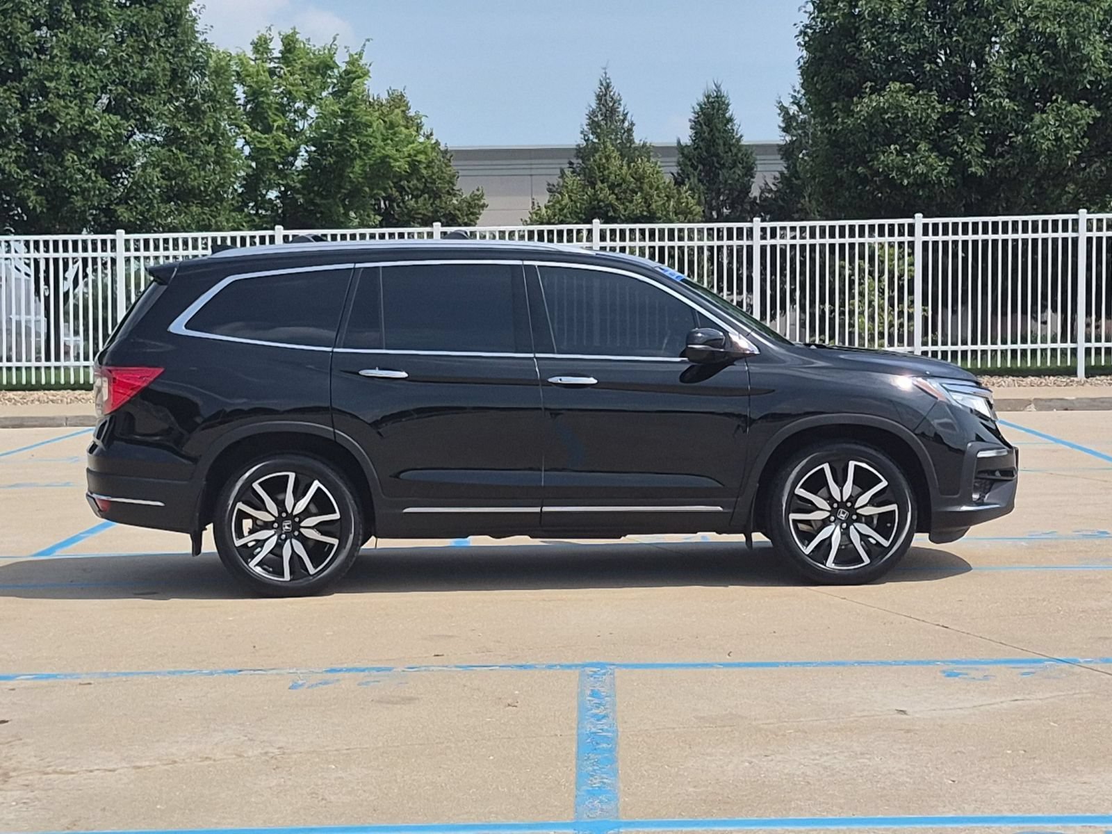 Certified Used 2022 Crystal Black Pearl Honda Touring 7-Passenger image 5