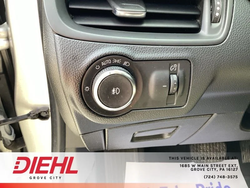 Used 2019 Silver Buick Preferred image 25