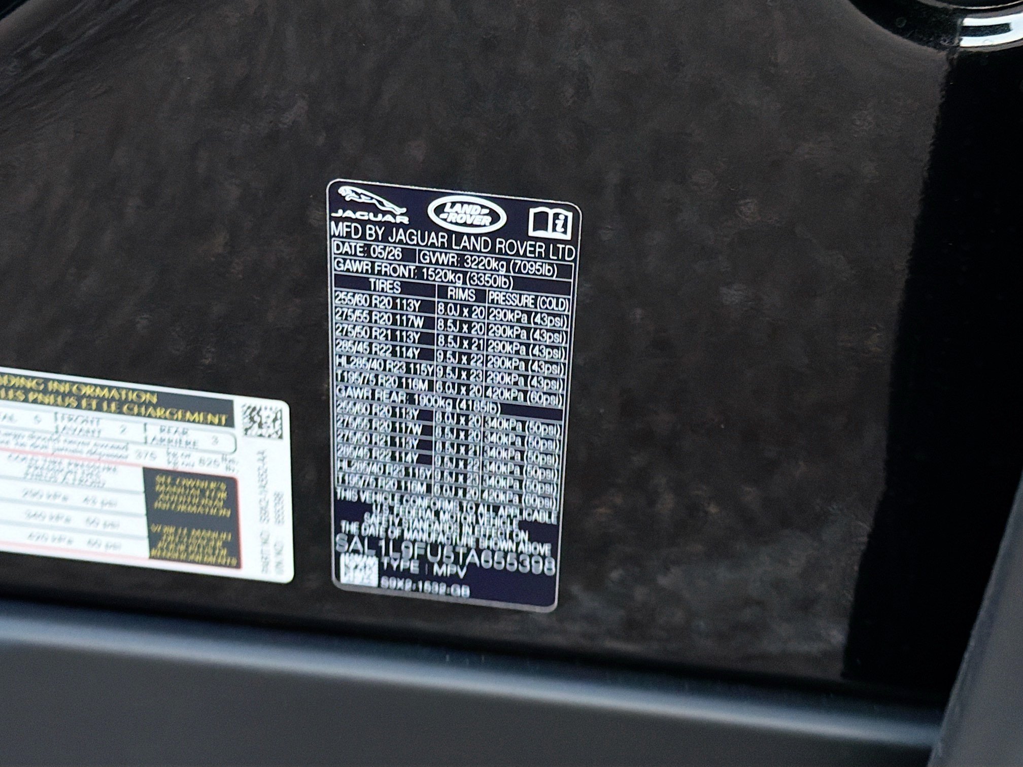 New 2026 Santorini Black LAND ROVER Dynamic SE image 42