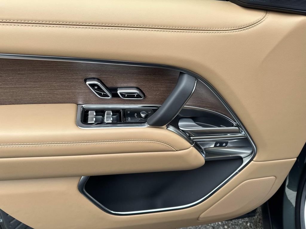 2025 Land Rover Range Rover SE - Photo 17