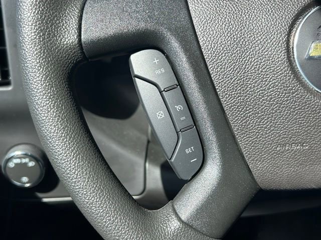 New 2025 Summit White Chevrolet 1WT image 13