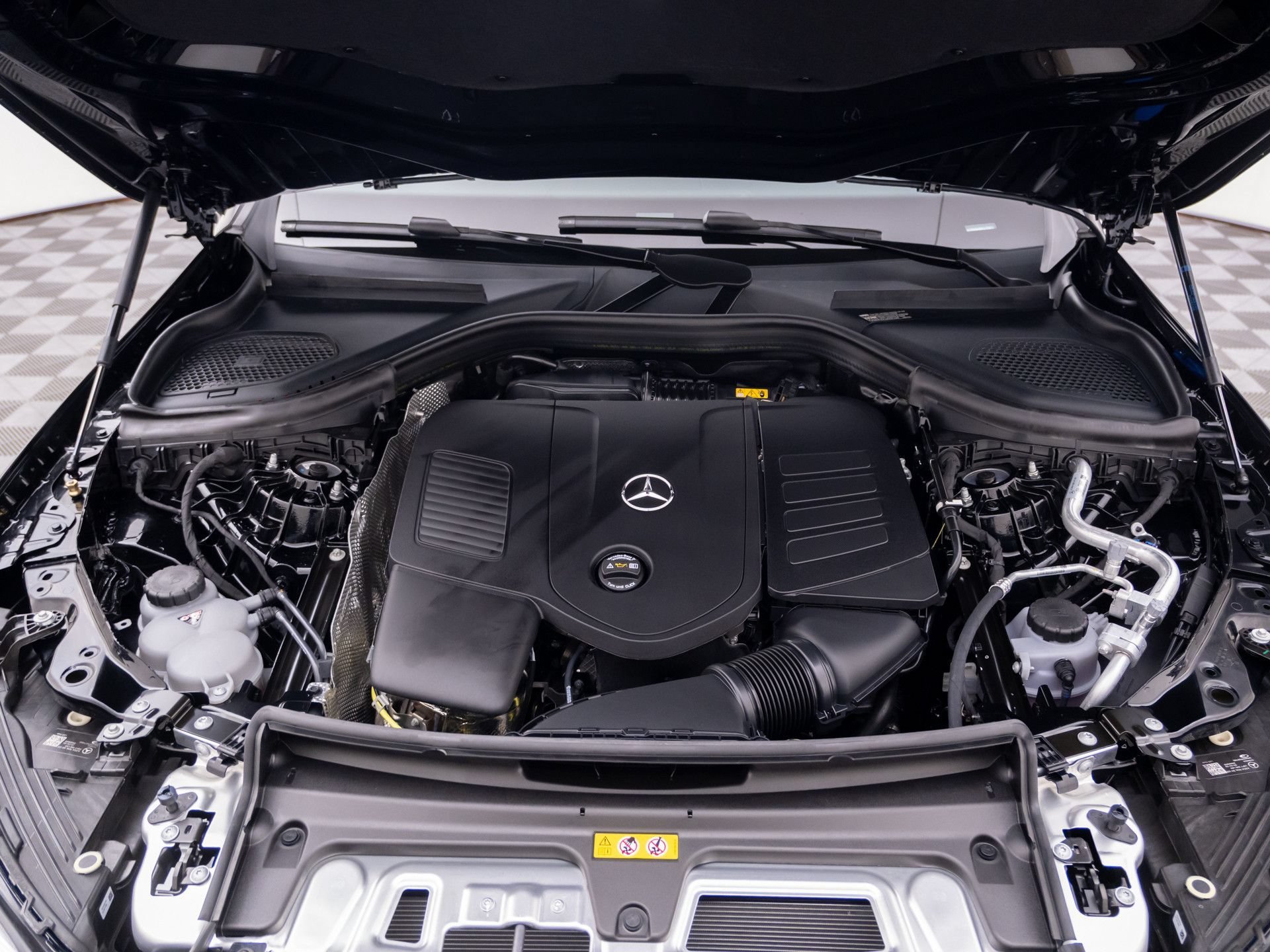 New 2027 Black Mercedes-Benz GLC 300 image 71