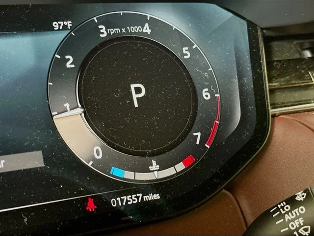Used 2023 Gray Land Rover SE Dynamic image 13
