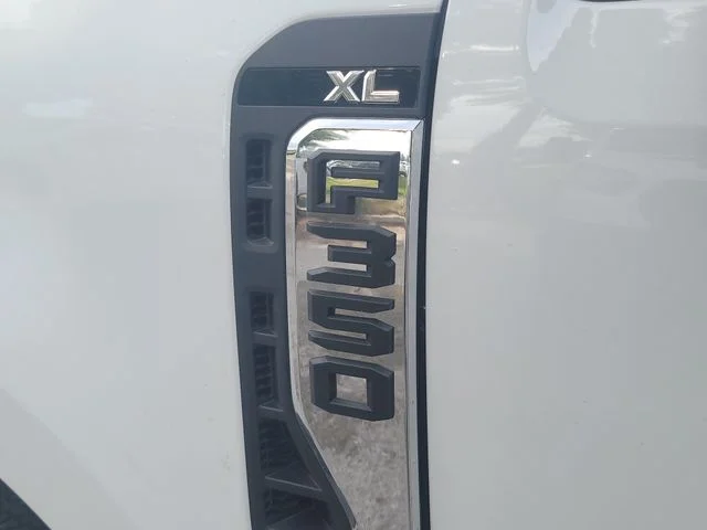 New 2026 Oxford White Ford XL image 9