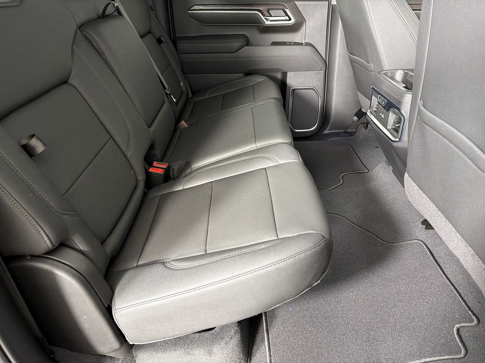 2026 GMC Sierra 1500 SLT - Photo 13