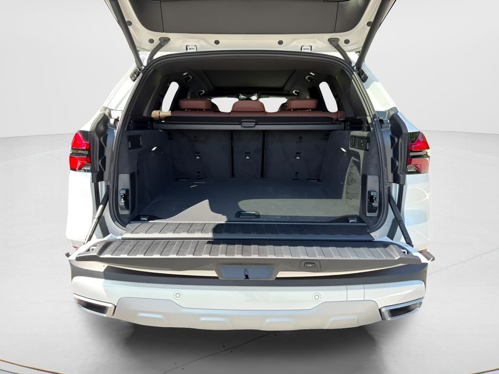 New 2026 Mineral White Metallic BMW sDrive40i image 22