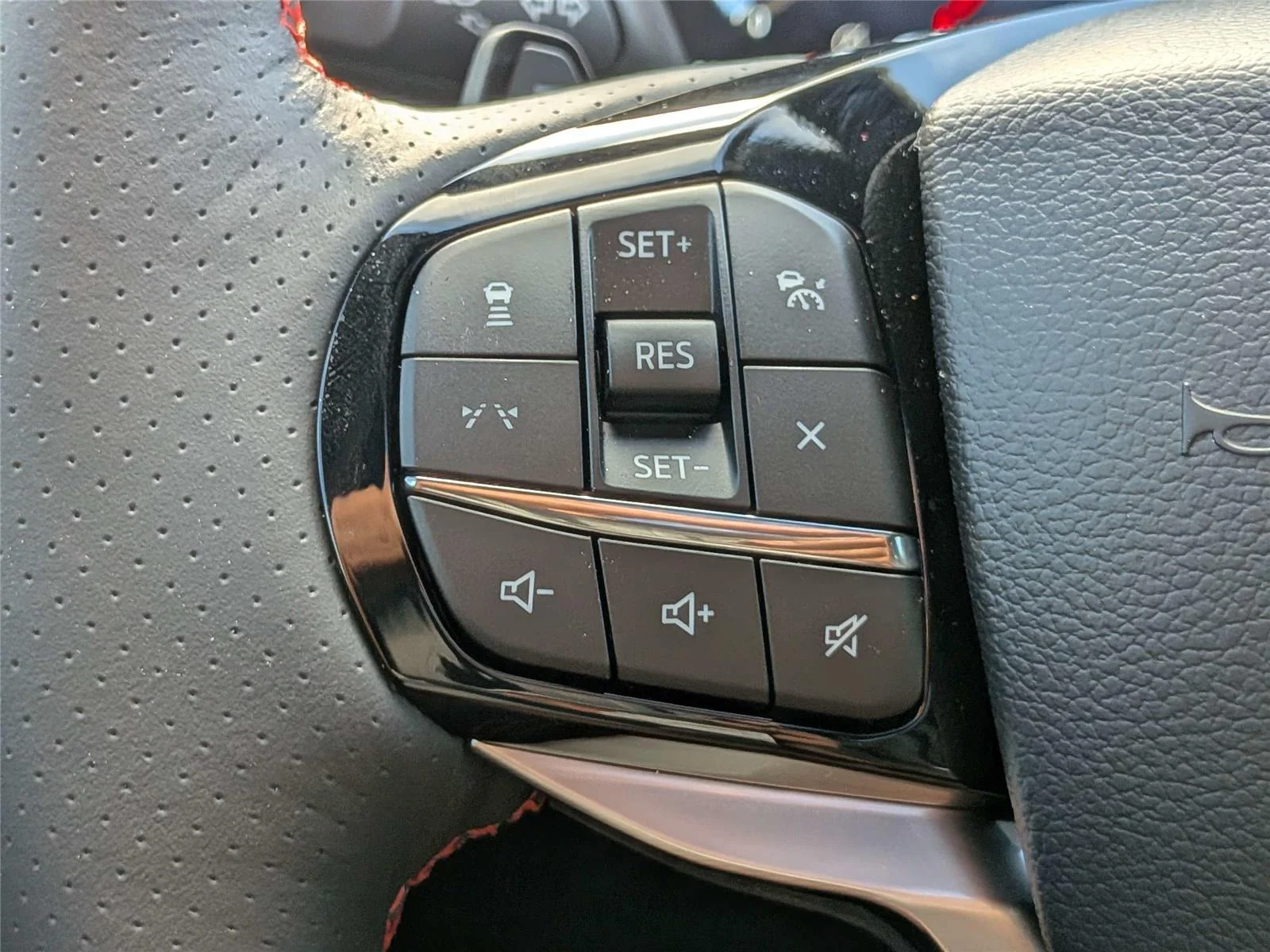 2026 Ford Explorer ST - Photo 27