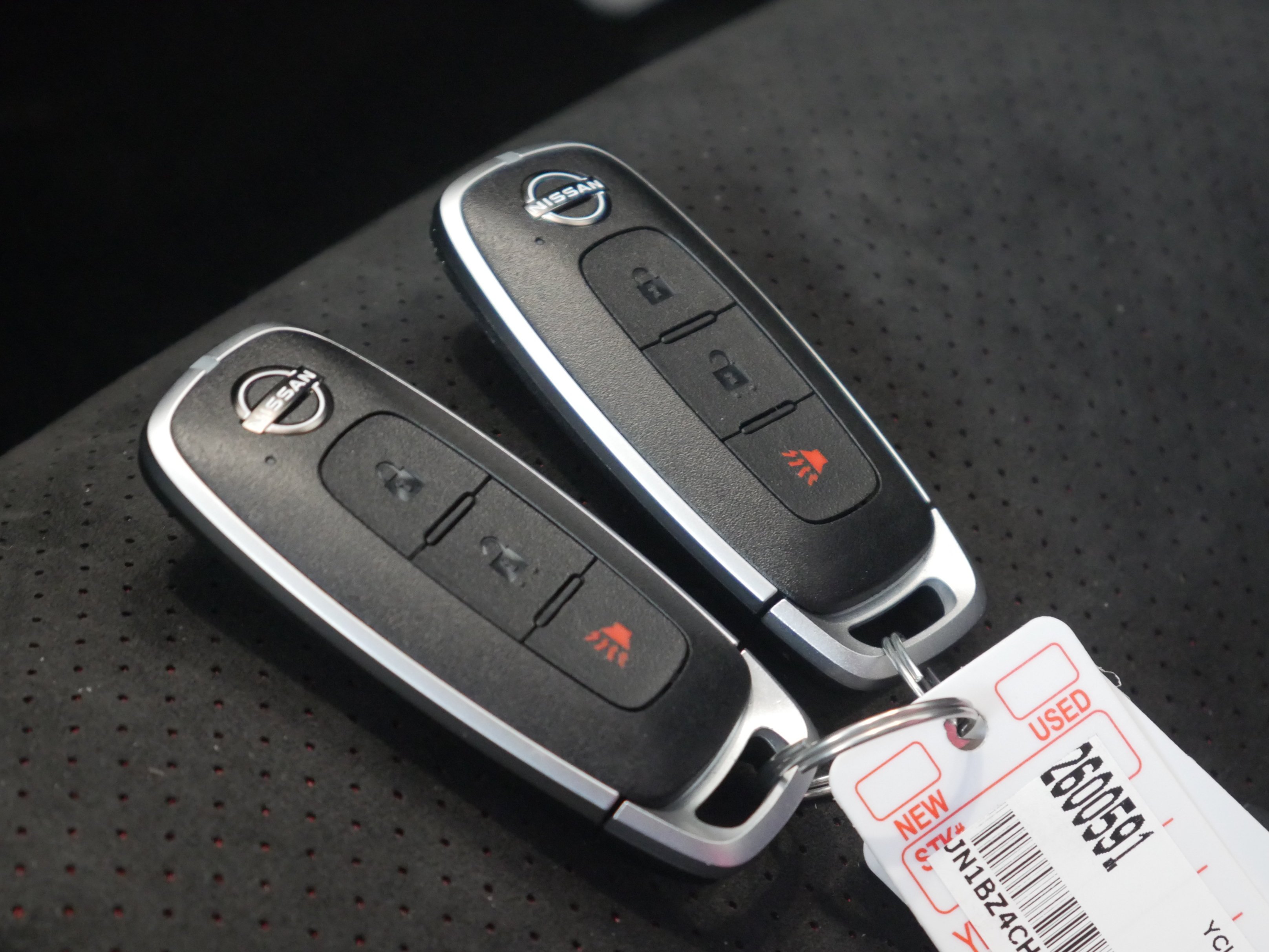 New 2027 Solid Red / Super Black Two-tone Nissan NISMO® image 37