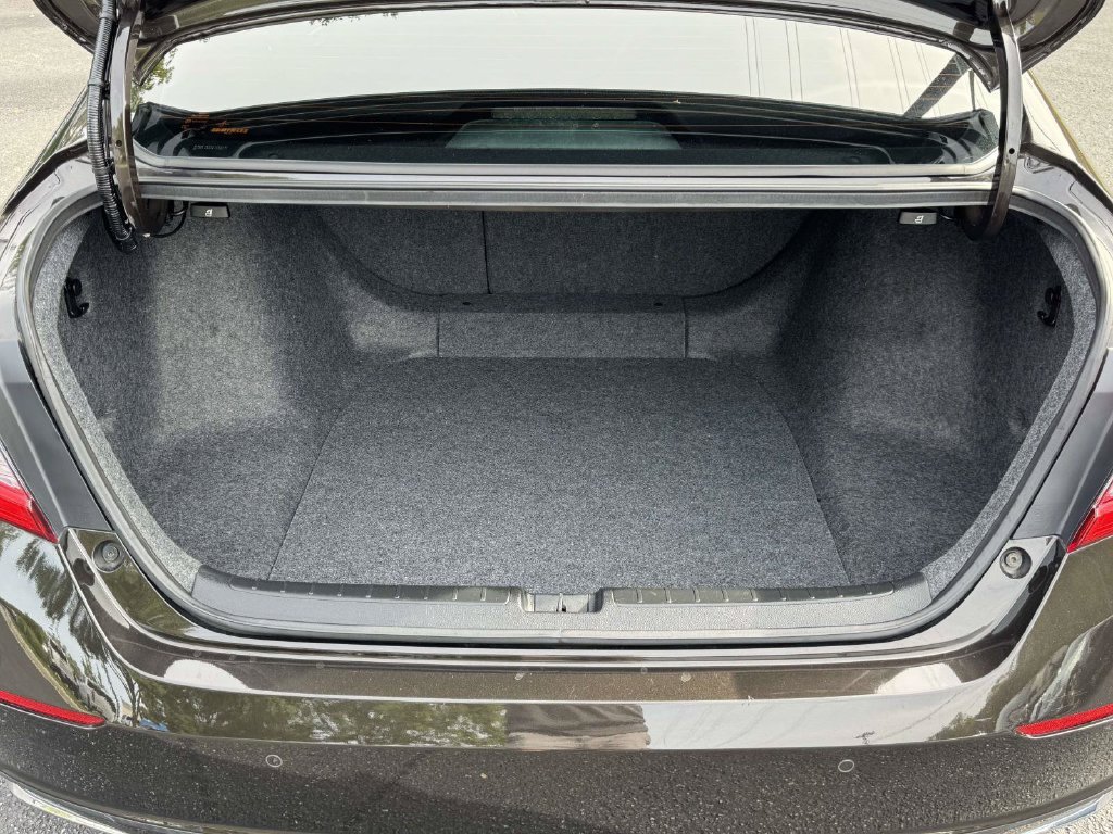 Used 2018 Black Honda Touring image 17