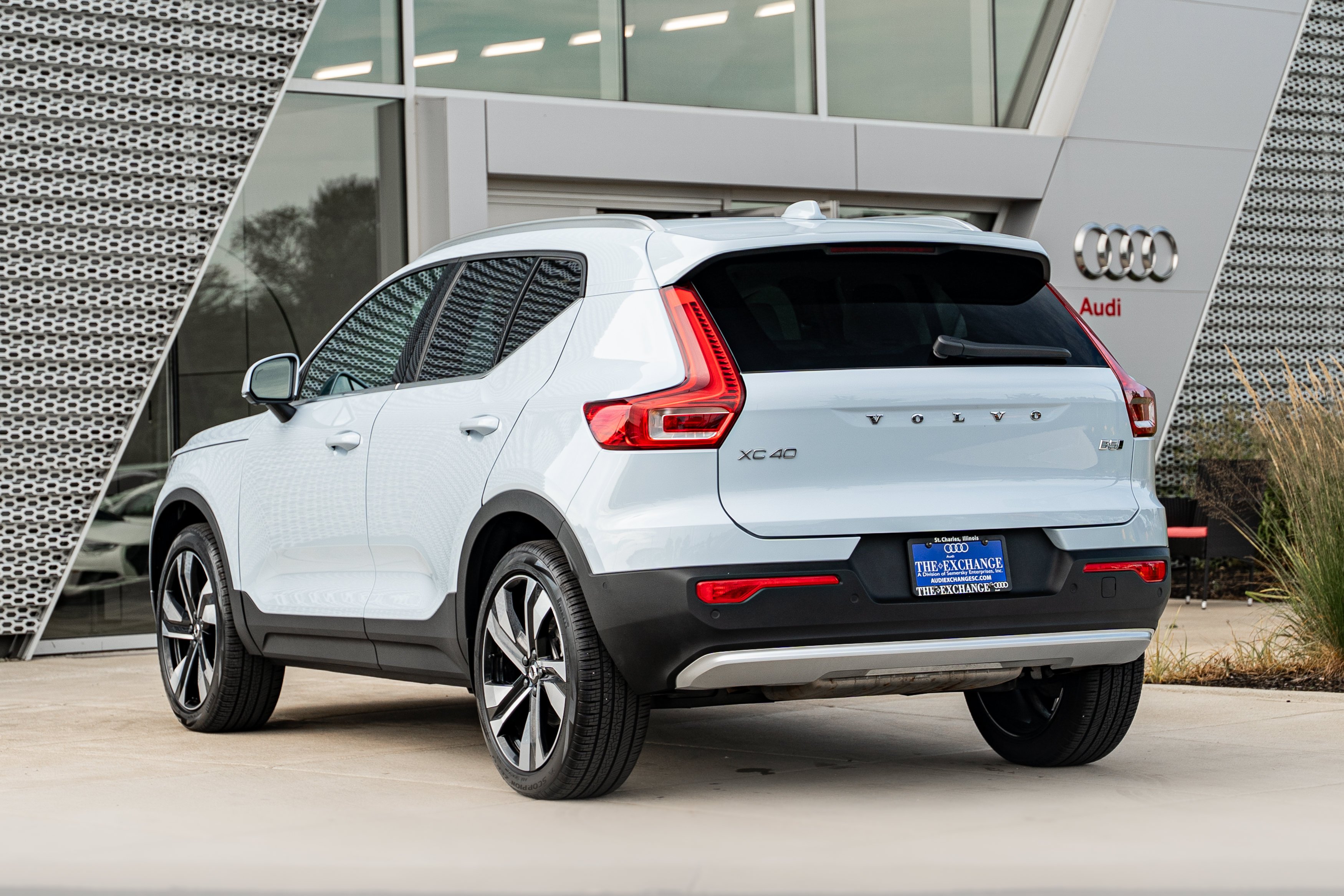 Used 2024 Cloud Blue Volvo Plus Bright Theme image 5