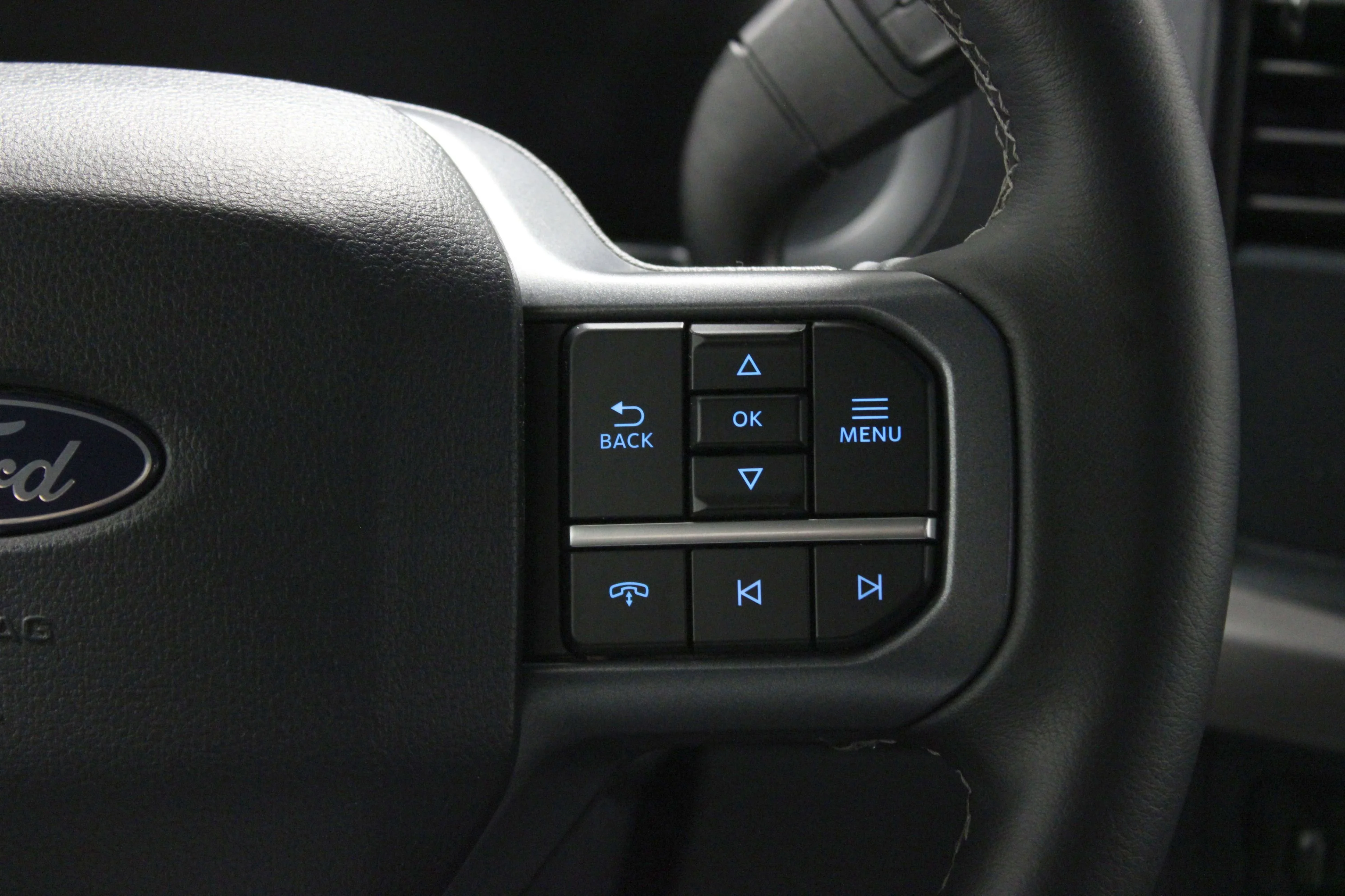 Used 2025 Agate Black Metallic Ford XLT image 24