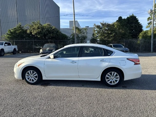 Used 2014 White Nissan 2.5 S image 8