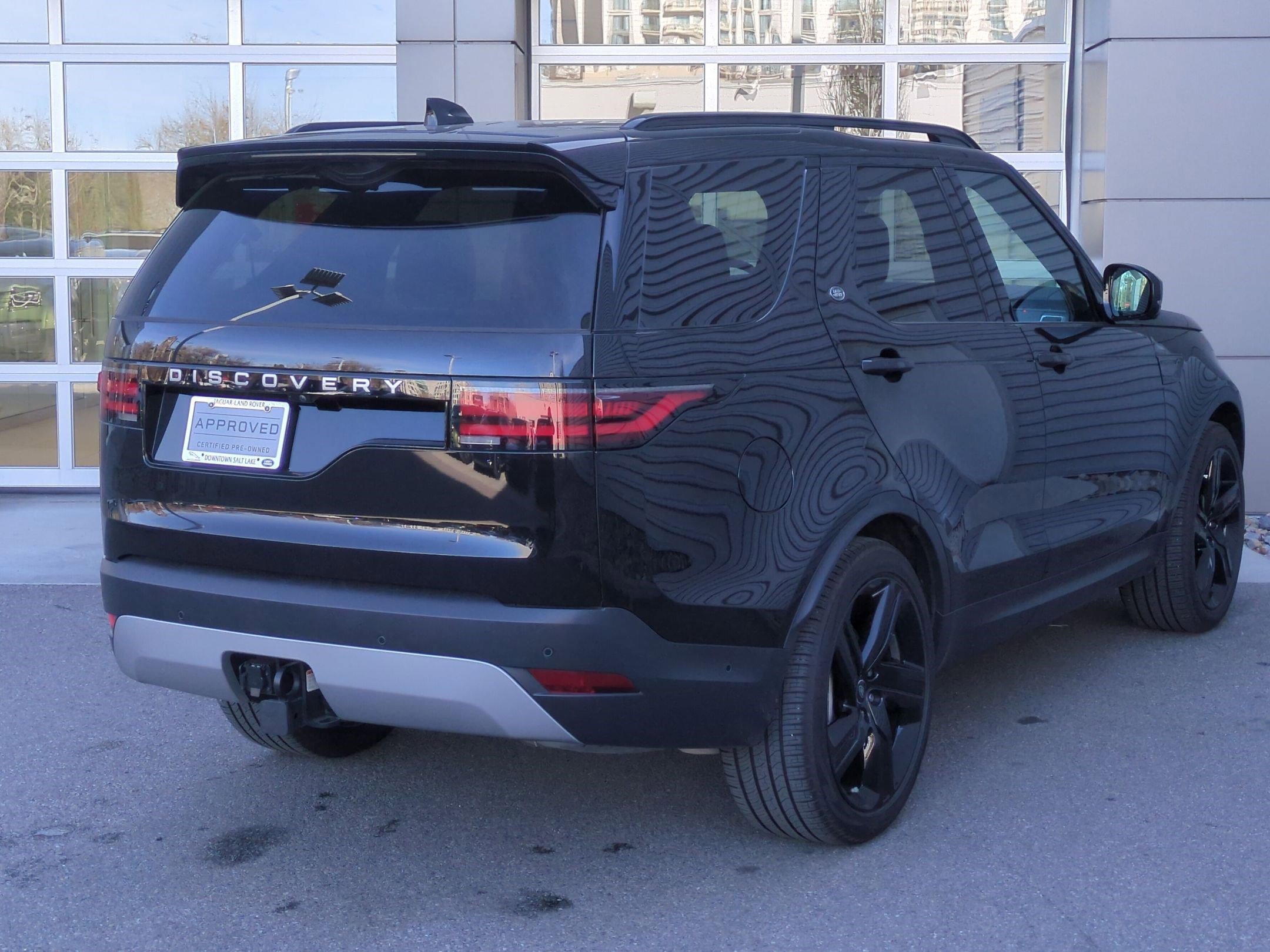 Used 2025 Santorini Black Metallic Land Rover S image 5