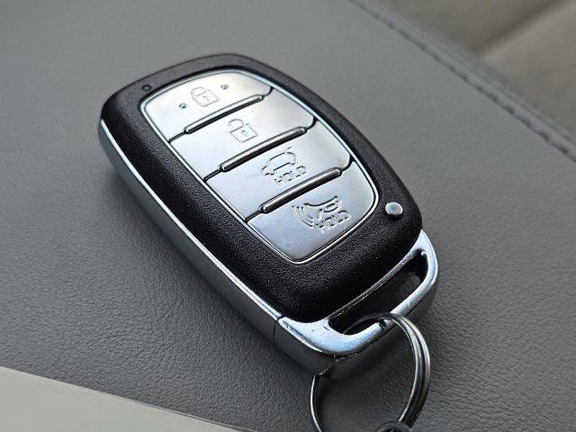 Used 2021 White Cream Hyundai  image 33