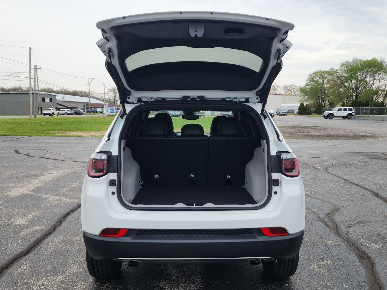 Used 2023 White Jeep Limited image 22