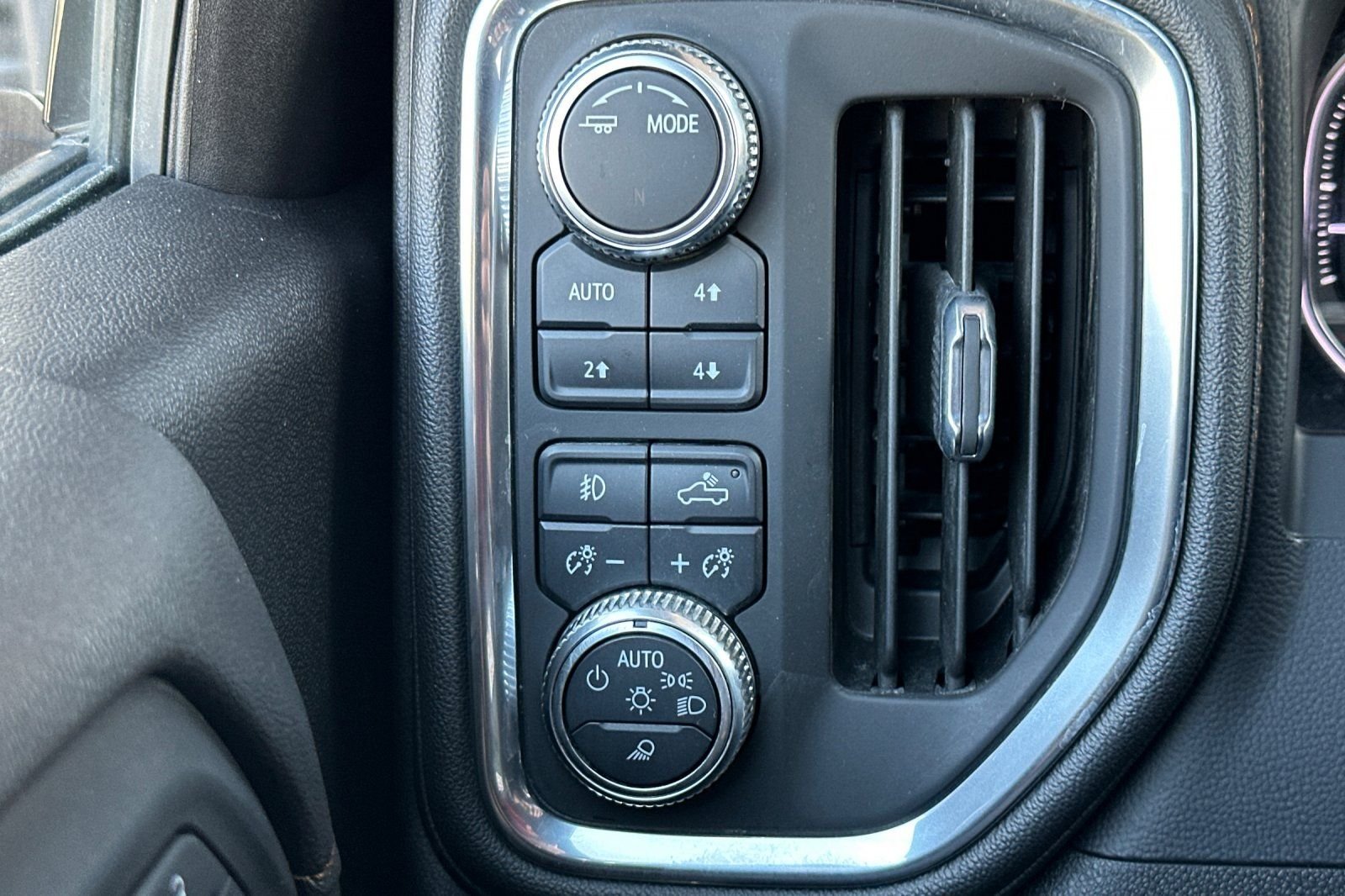 Used 2021 Red GMC AT4 image 29