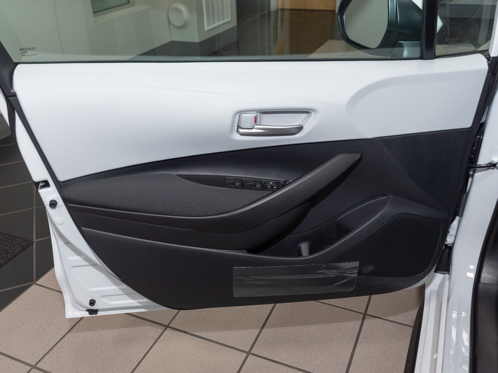 2026 Toyota Corolla SE - Photo 9