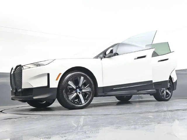 Certified Used 2024 White/off-white BMW xDrive50 image 42