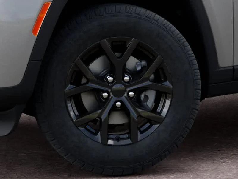 New 2026 Silver Zynith Jeep Laredo Altitude image 8