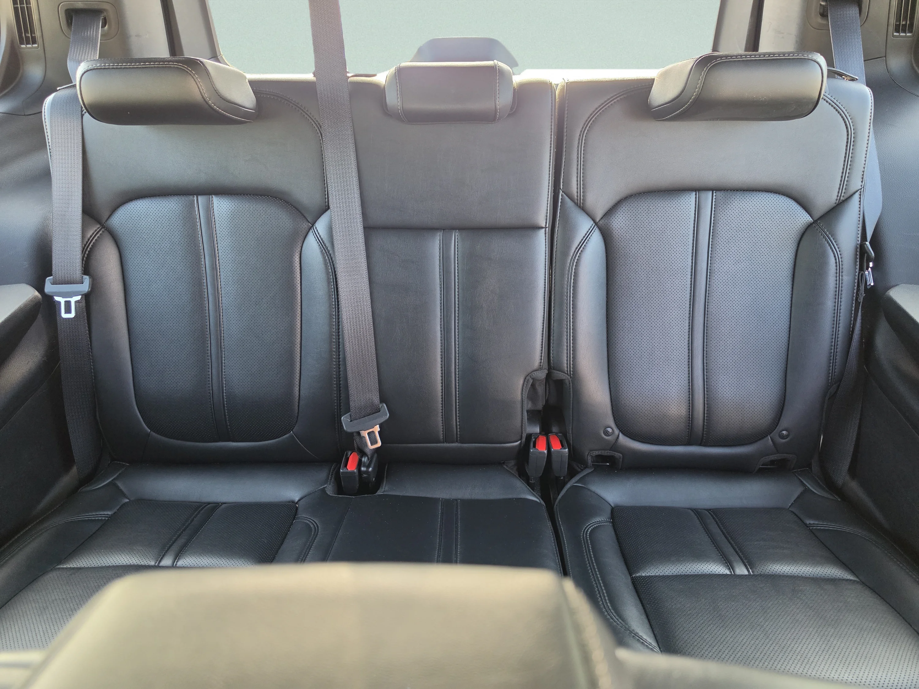 Used 2024 Diamond Black Crystal Pearlcoat Jeep Series II image 23