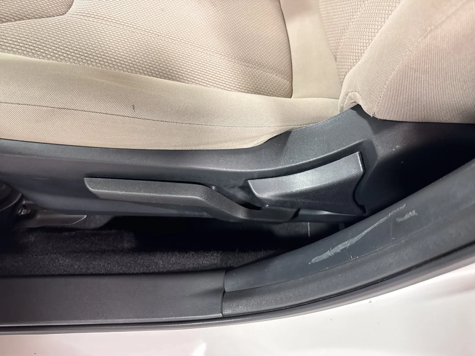 Used 2018 White Subaru 2.0i Premium image 11