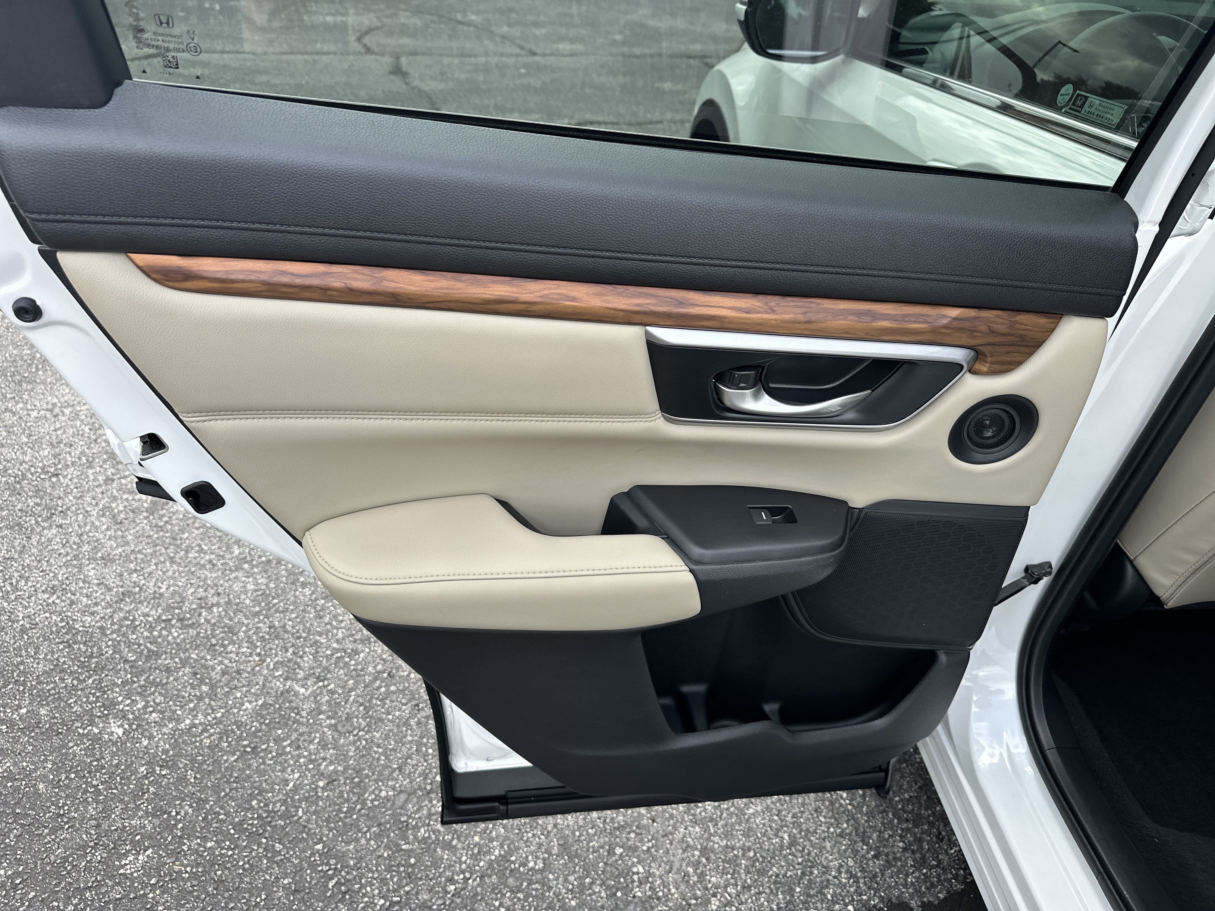 Used 2019 Platinum White Pearl Honda Touring image 25
