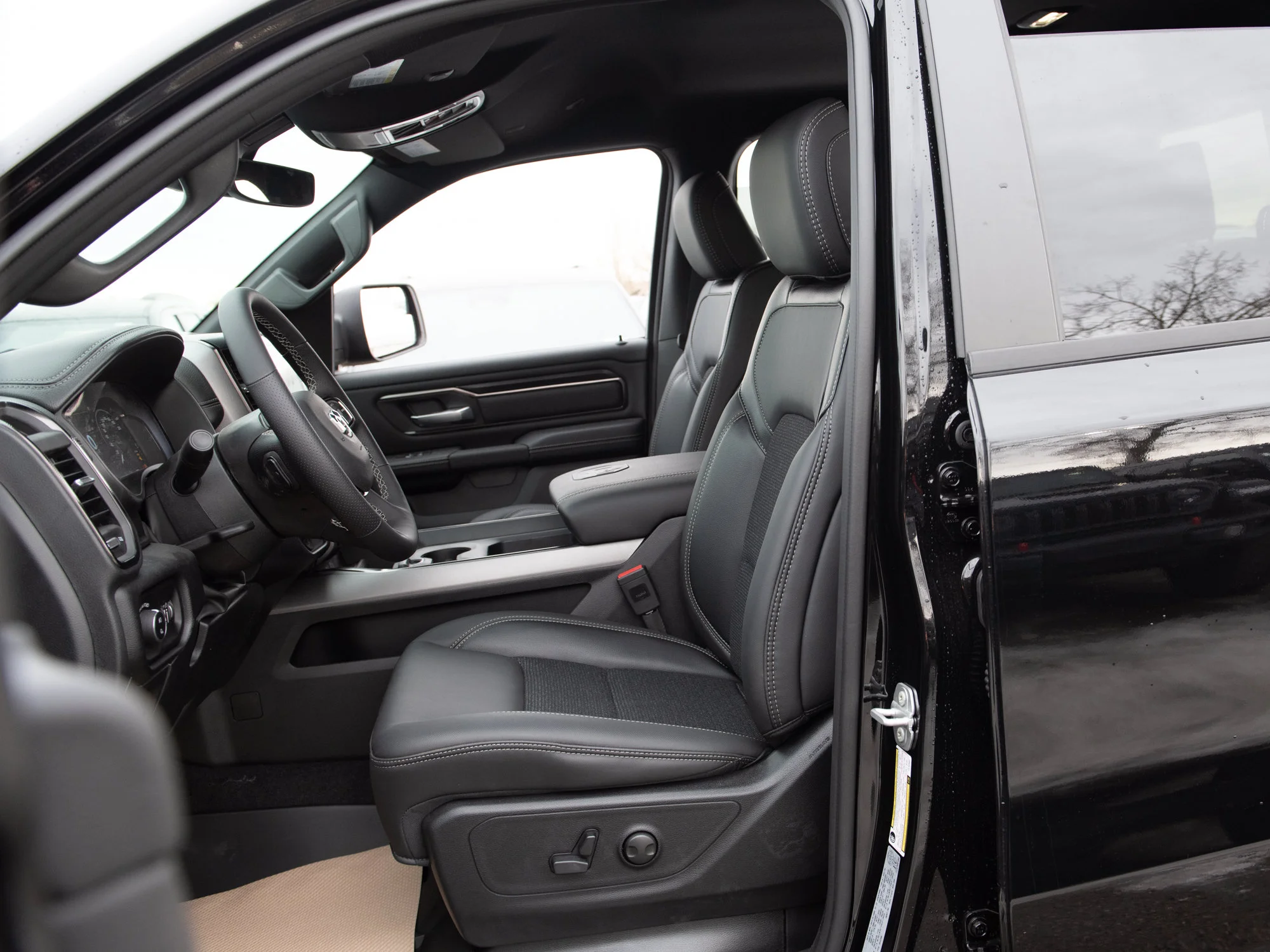 New 2026 Black RAM Sport* image 22