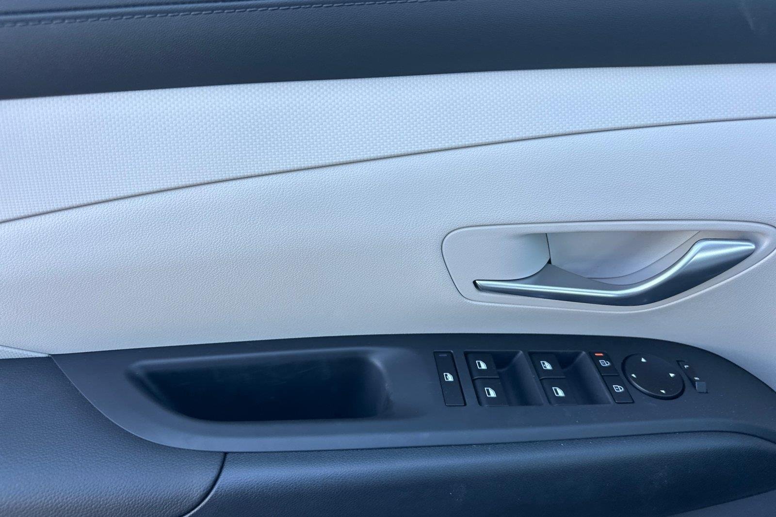 New 2026 Shimmering Silver Hyundai SE image 11