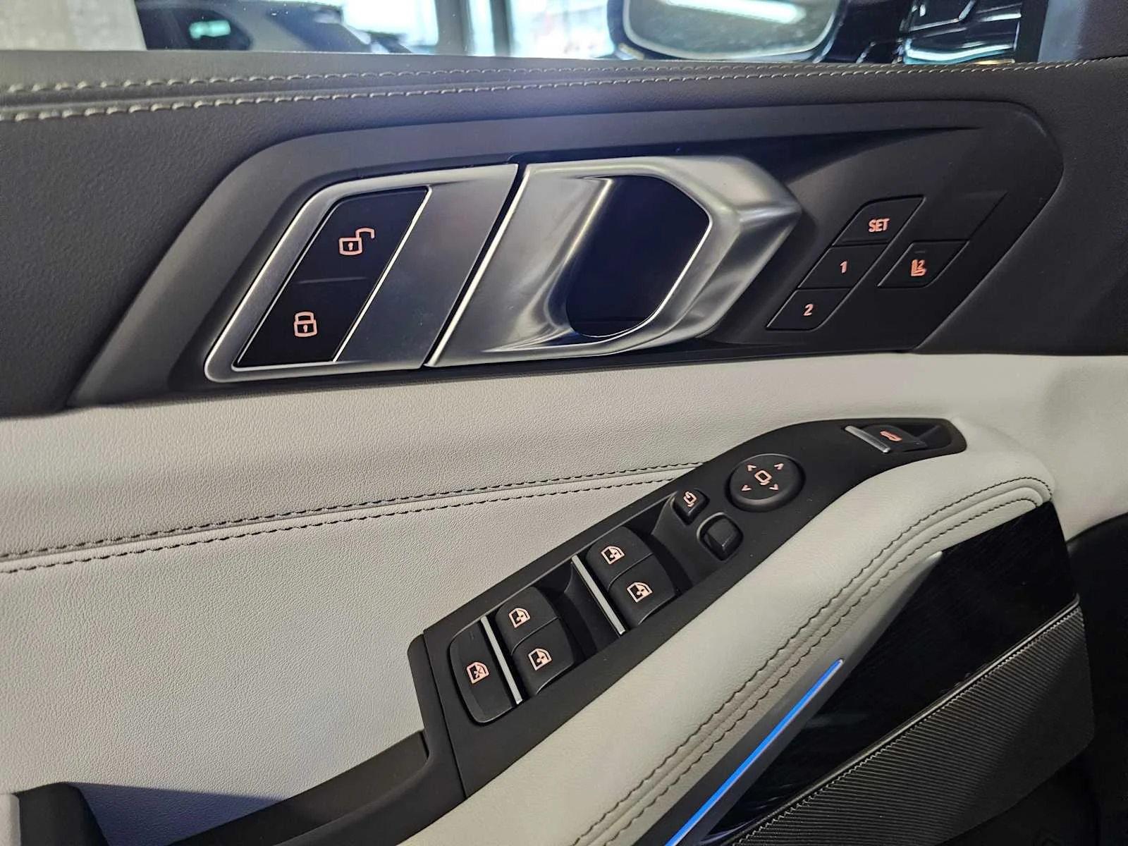 New 2026 Carbon Black Metallic BMW xDrive50e image 28