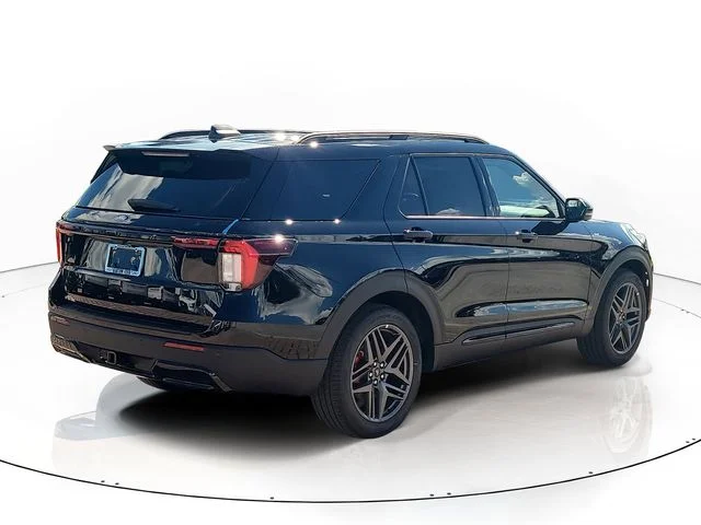 New 2027 Black Metallic Ford ST-Line image 5