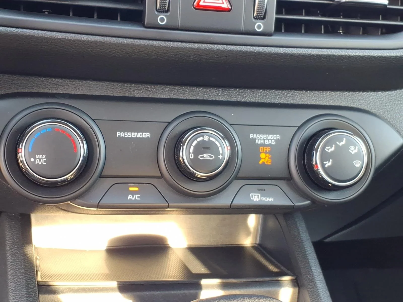 2024 Kia Forte LXS - Photo 12