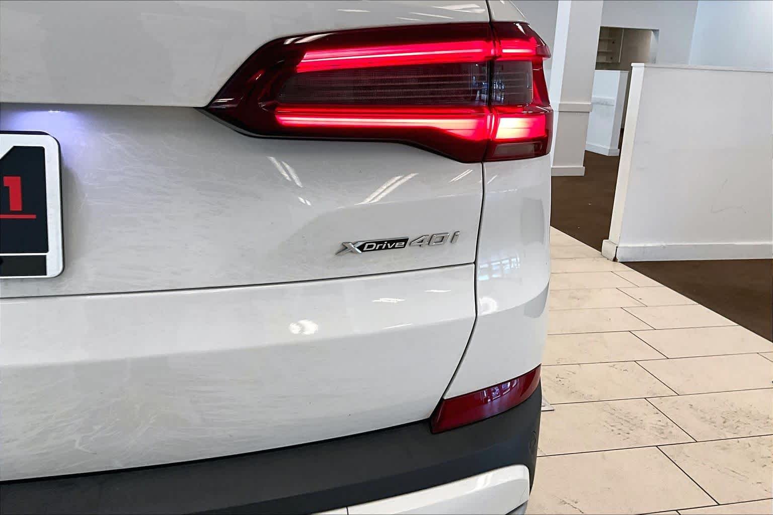 Used 2023 Alpine White BMW xDrive40i image 9