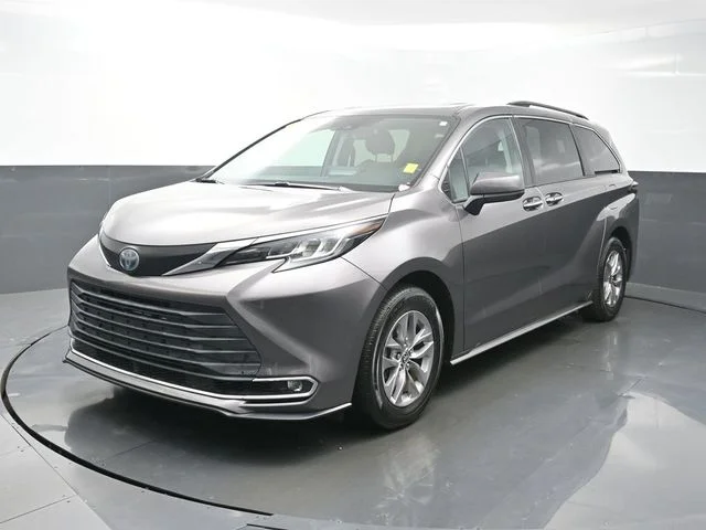 Used 2022 Gray Toyota XLE image 3