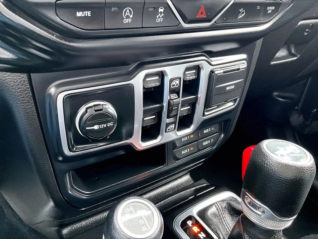 Used 2018 Black Jeep Unlimited Sport S image 30