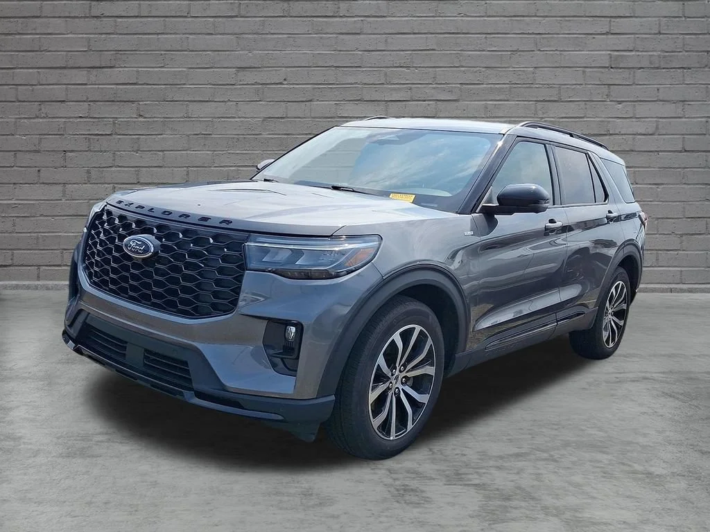 Used 2025 Carbonized Gray Ford ST-Line image 4