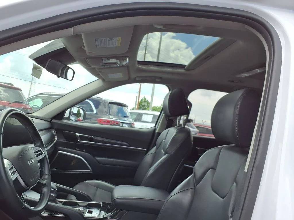 Used 2024 Glacial White Pearl Kia S image 28