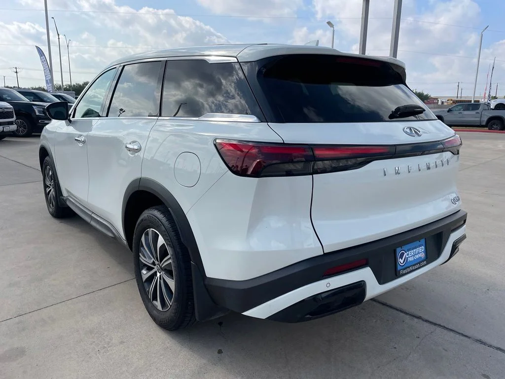 Used 2025 White INFINITI PURE image 5