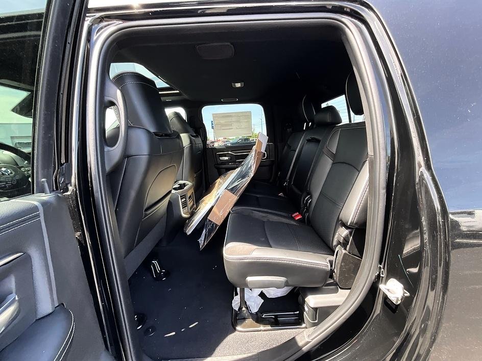 New 2026 Diamond Black Crystal Pearl-Coat Exterior Paint RAM Laramie image 30