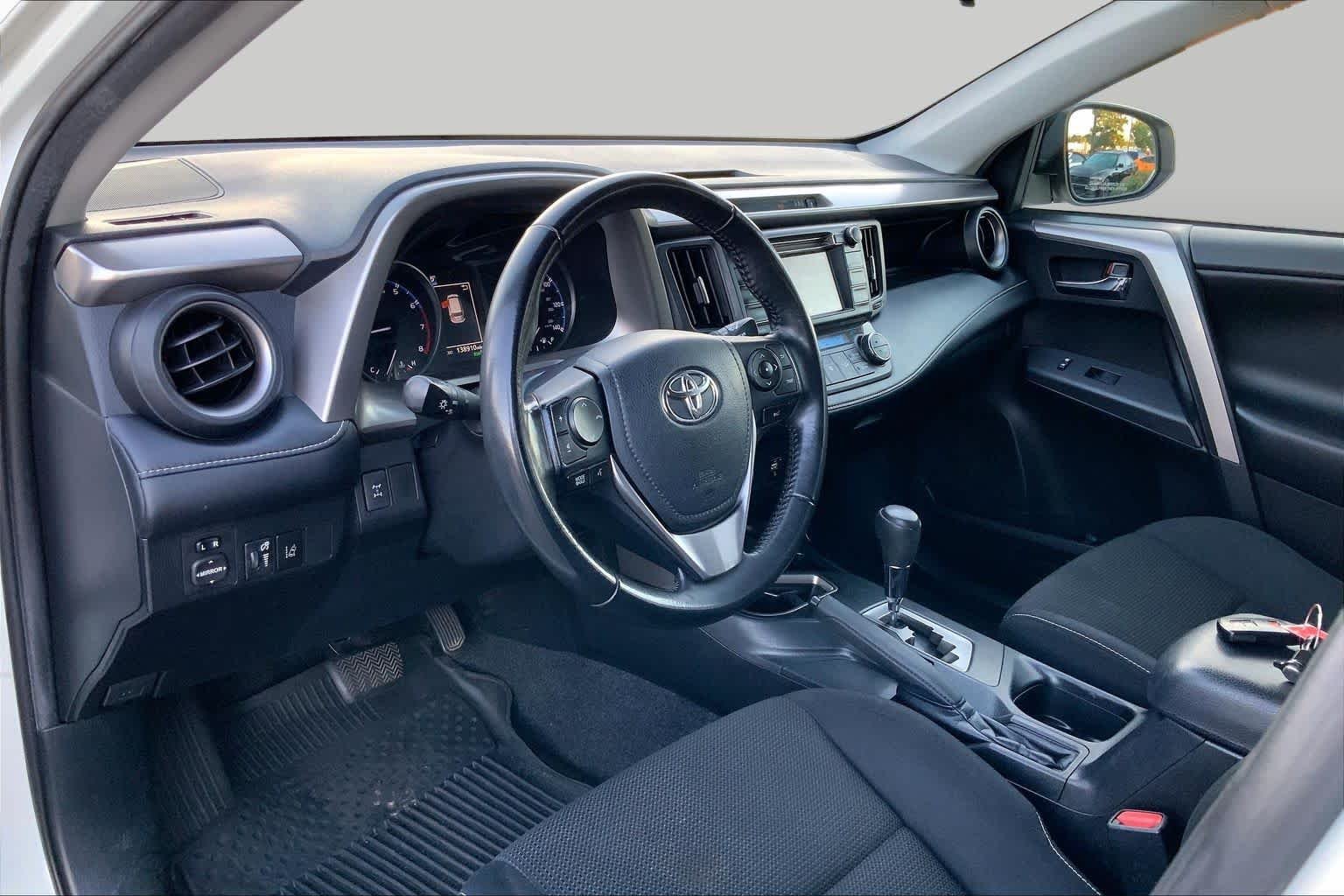 Used 2018 Super White Toyota XLE image 17