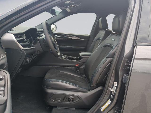 Used 2023 Metallic Jeep  image 12
