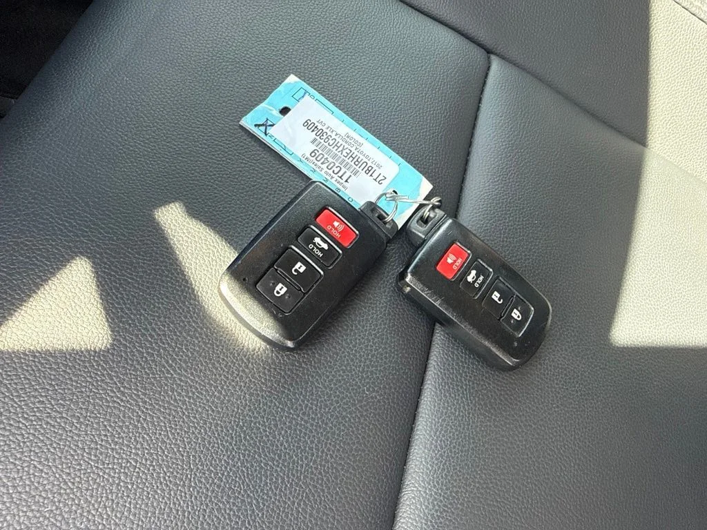 Used 2017 Gray Toyota XLE image 20