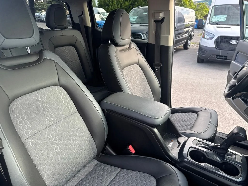 Used 2021 Blue Chevrolet Z71 image 34