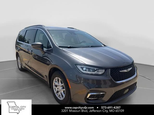 2022 Chrysler Pacifica Touring L's photo