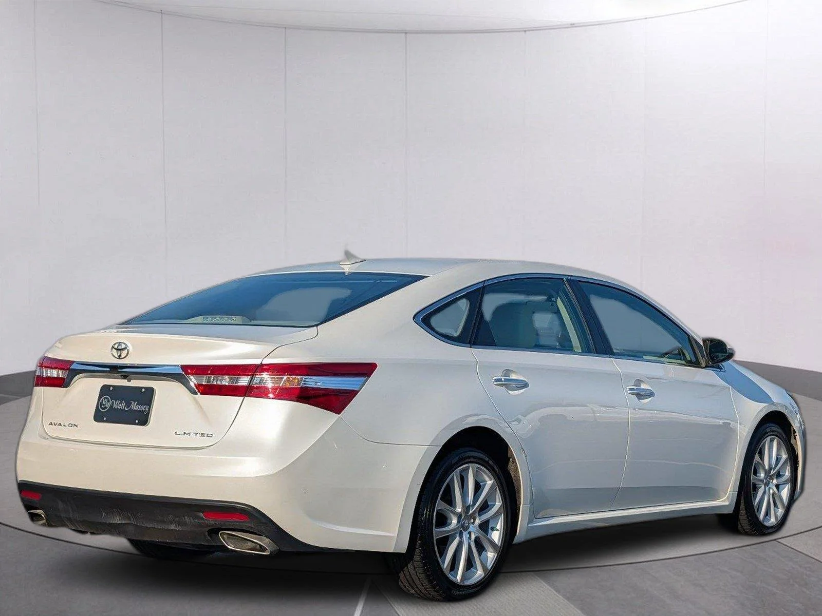Used 2013 Blizzard Pearl Toyota Limited image 6