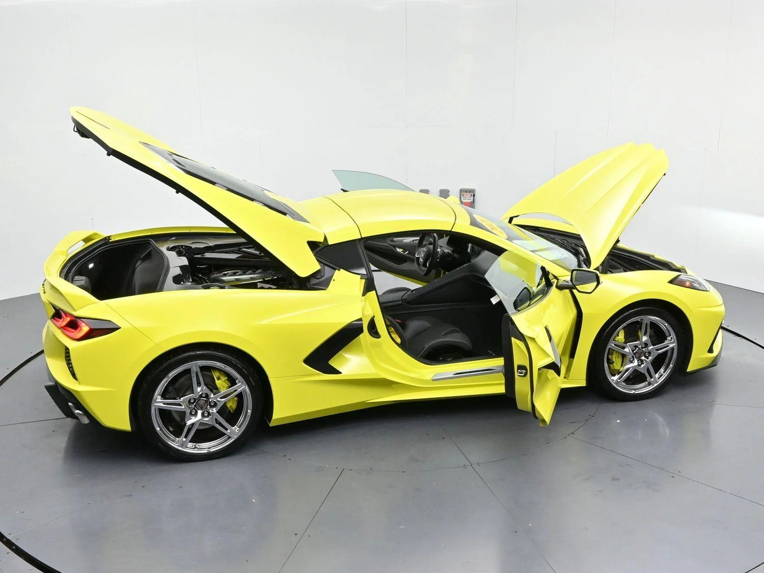 Used 2021 ACCELERATE YELLOW METALLIC Chevrolet 1LT image 39