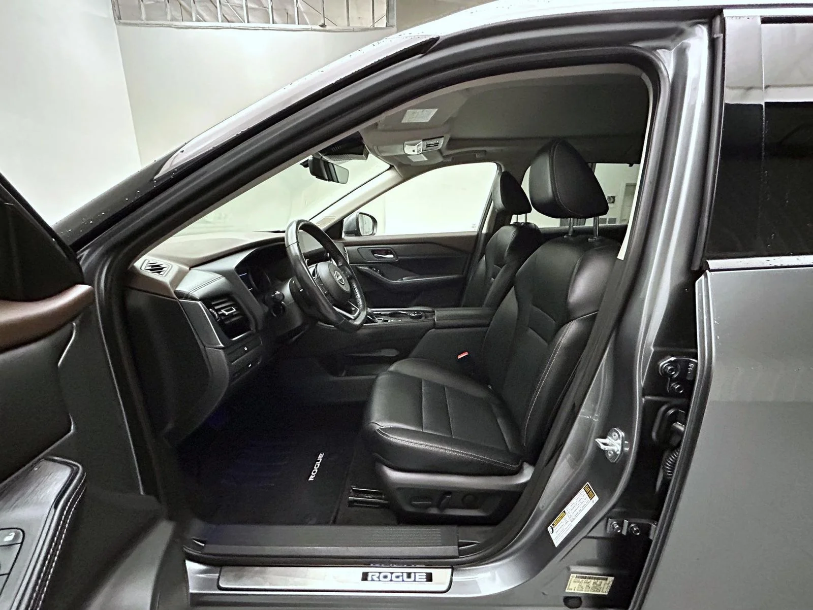 Used 2023 Gray Nissan SL image 10