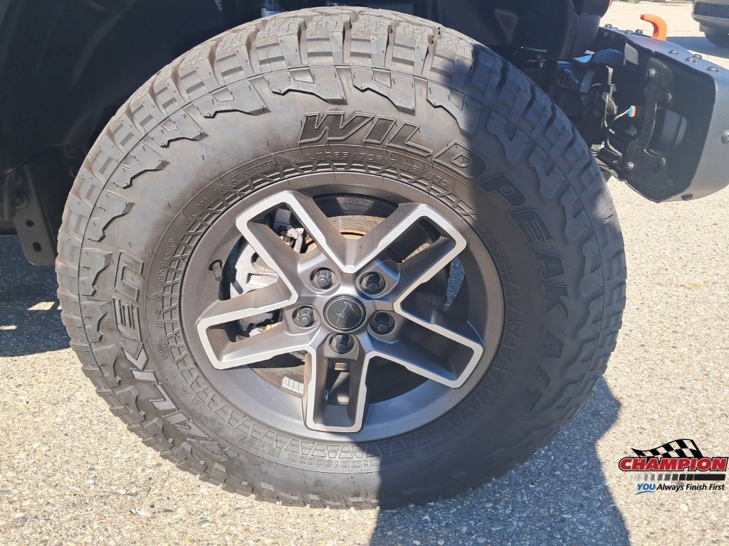 Used 2025 Gray Jeep Mojave image 17