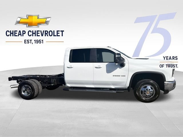 New 2026 Summit White Chevrolet LT image 6